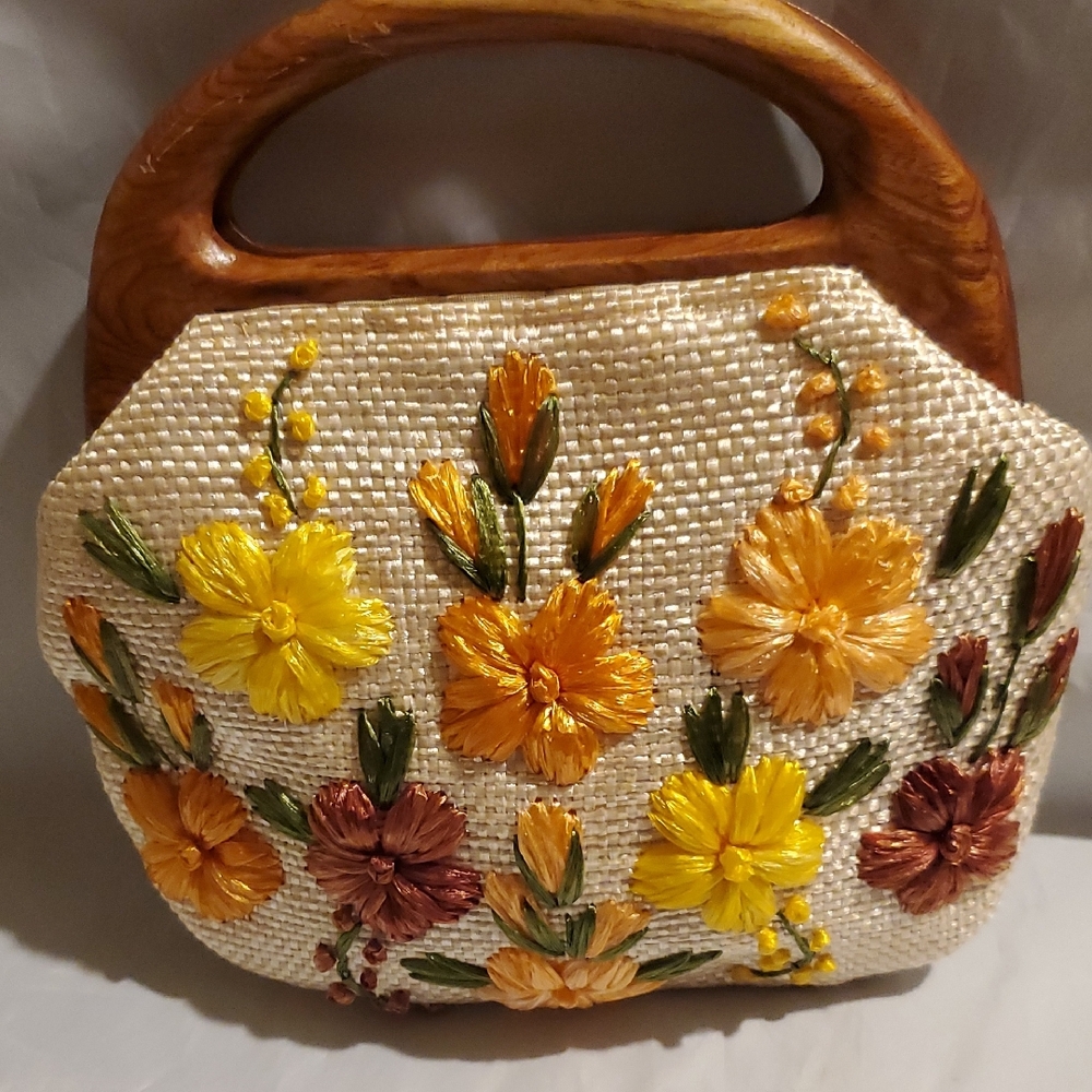 Floral Embroidered Straw Handbag with Wooden Handle